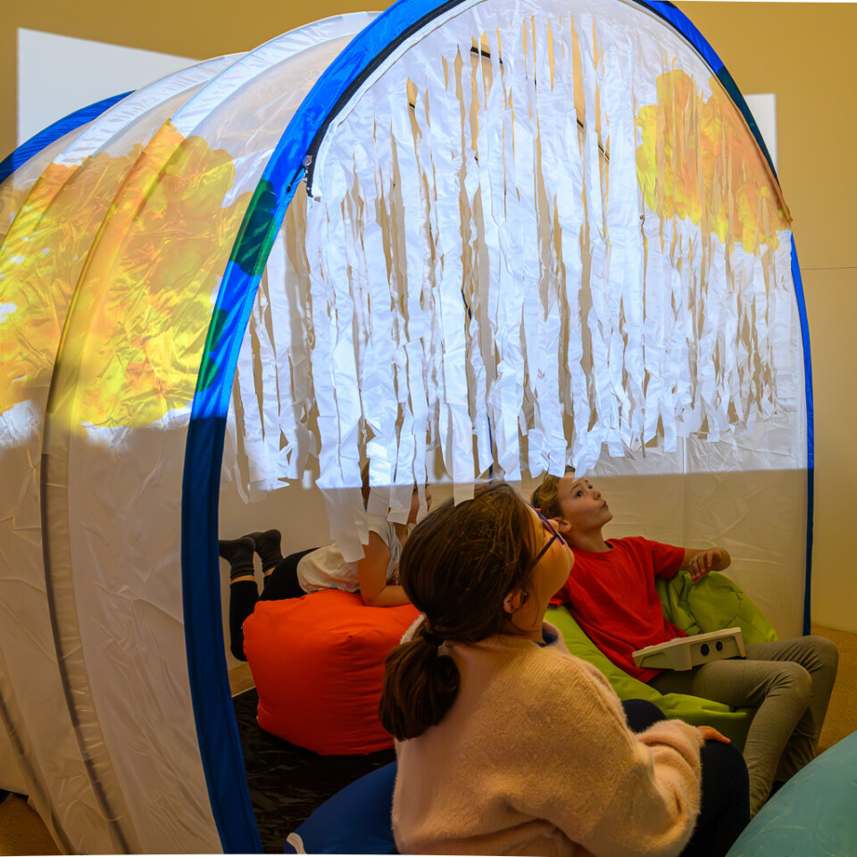 Projection Tunnel