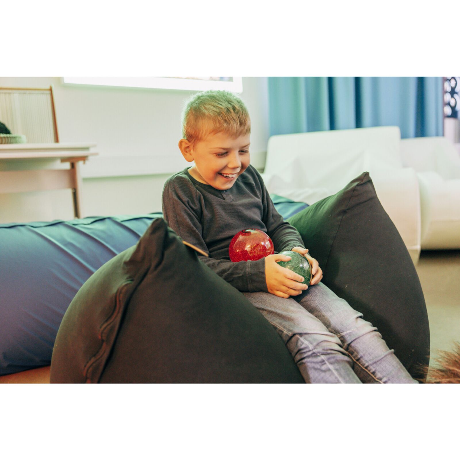 Clear Swirl Glitter Ball Set 