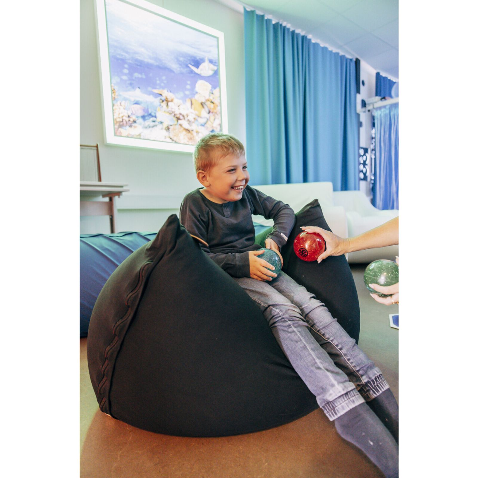 Clear Swirl Glitter Ball Set 