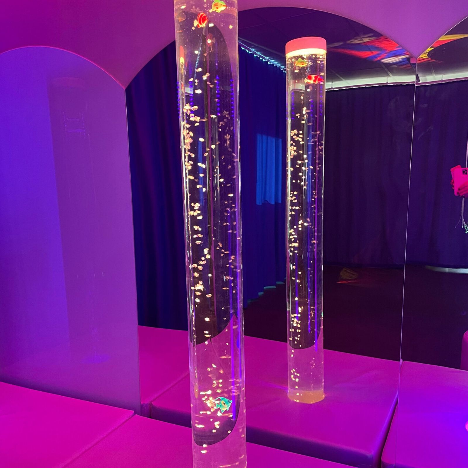 Okrossbar akrylplastspegel