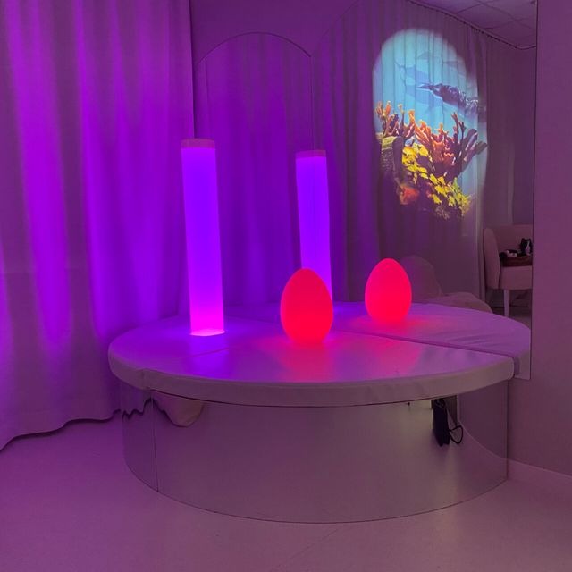 Okrossbar akrylplastspegel