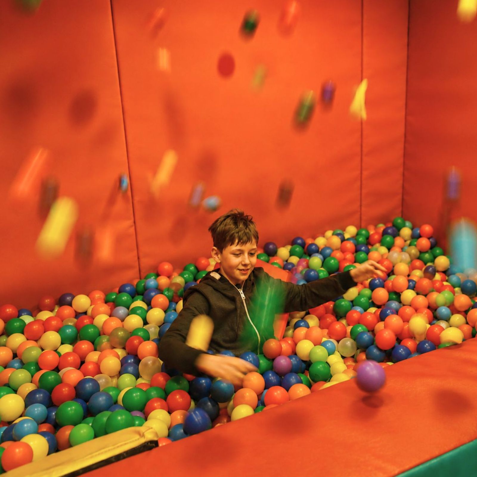 1,000 Ball Pool Balls Mixed Colours