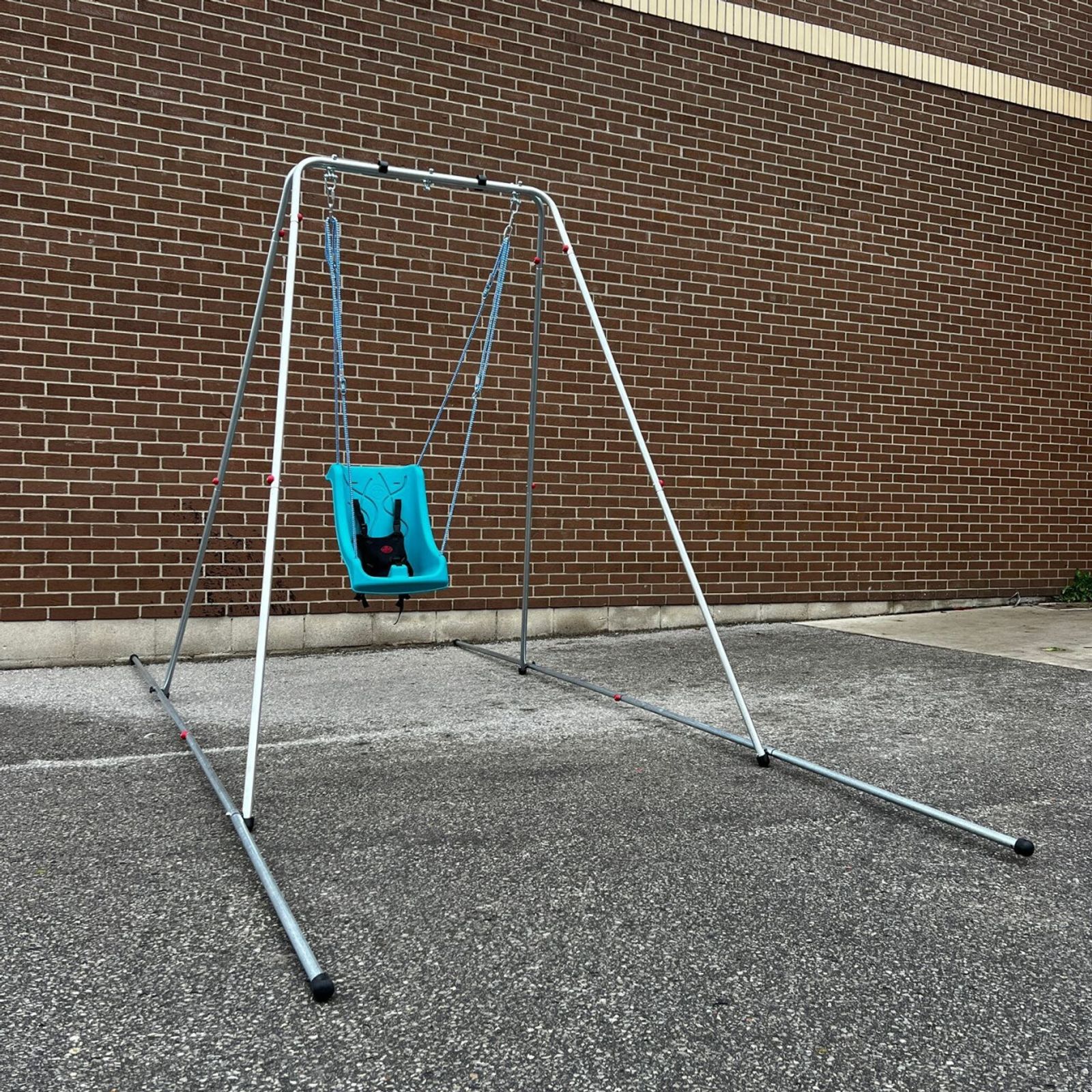 Fold Away Swing Frame with Stabilizers