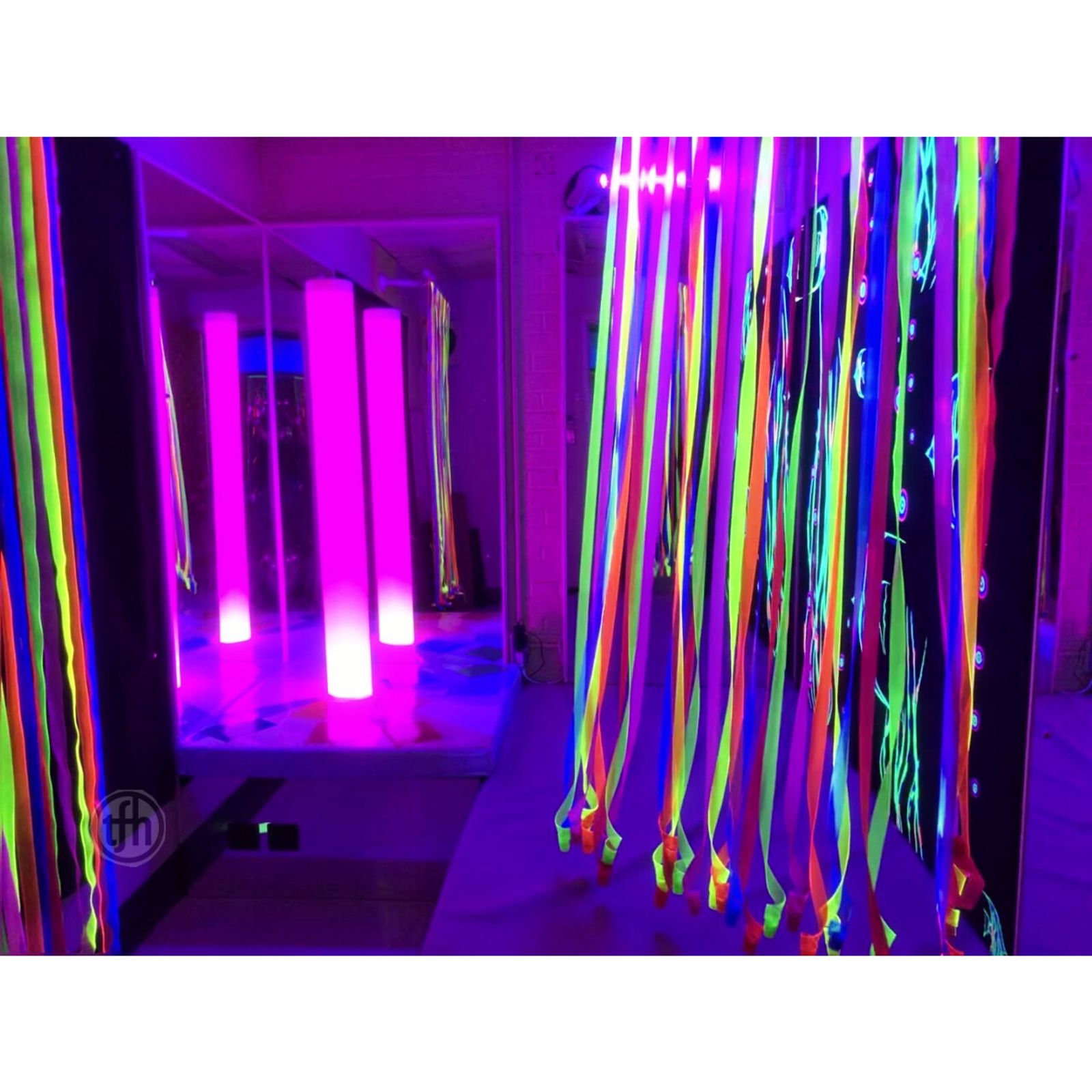 UV Waterfall - Wall-mounted Divider With Fluorescent Strips