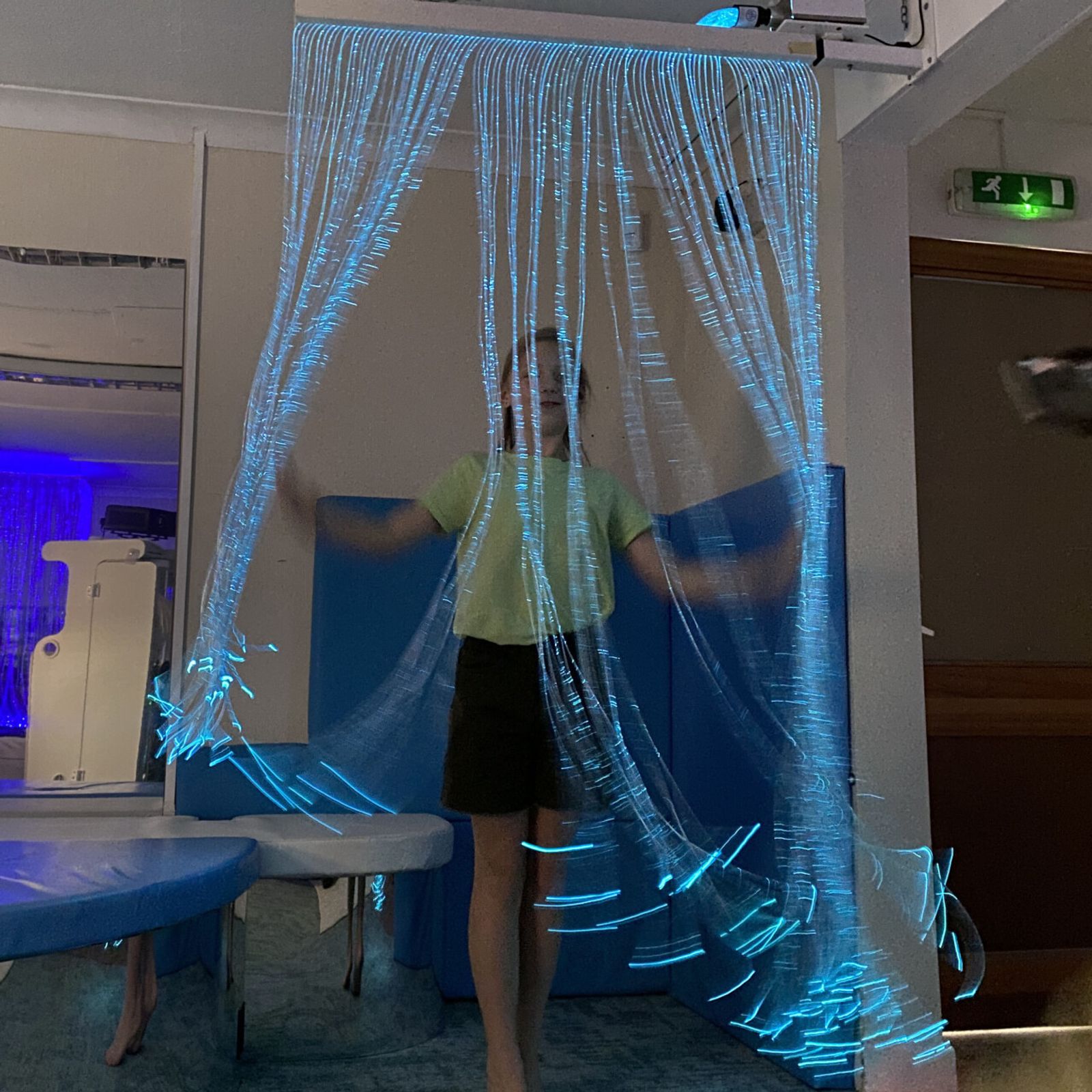Wall Mounted FO Curtain