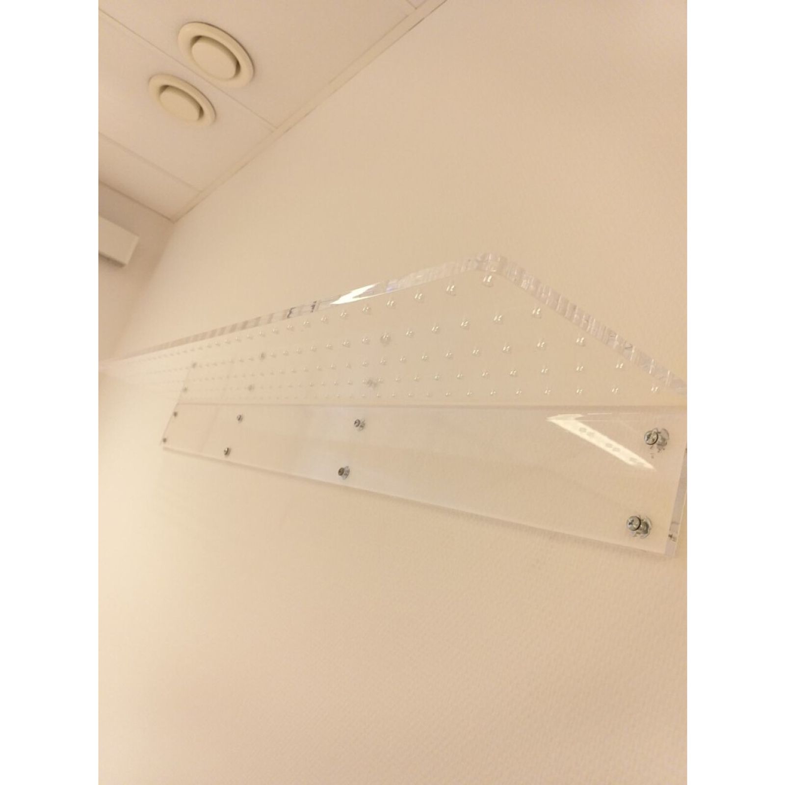Väggfäste fiberoptik