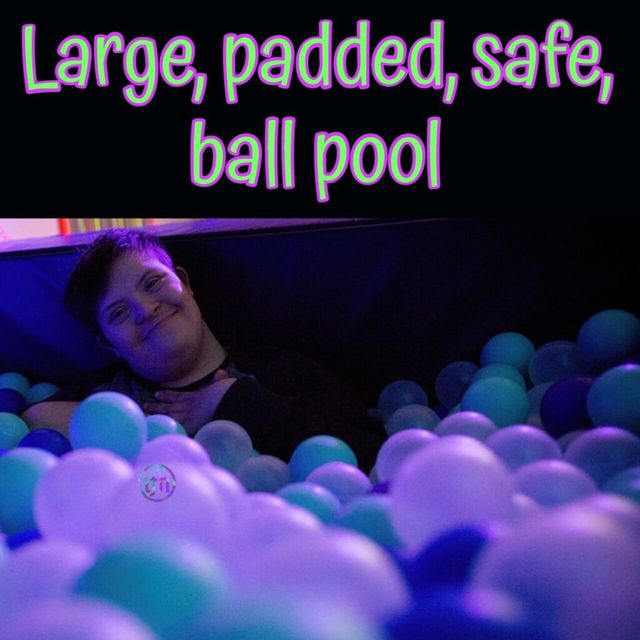 XXL Ball Pit with 3000 balls 
